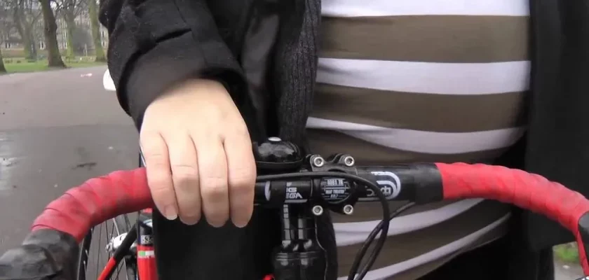 Can We Travel In Bike During Pregnancy.jpg