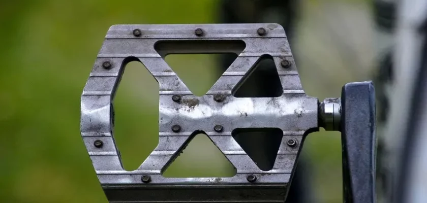 Can You Use Mountain Bike Pedals On A Road Bike.jpg
