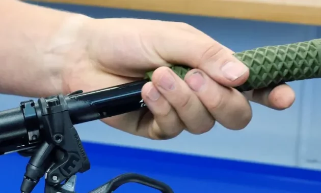 How To Put On Handlebar Grips